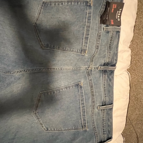 NWT Torrid plus size Jeans - Picture 4 of 7